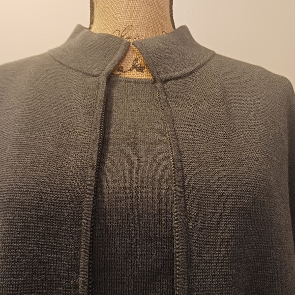 Eileen Fisher Italian Yarn 100% Wool Gray Cardigan Full Zip Size M - Picture 3 of 9